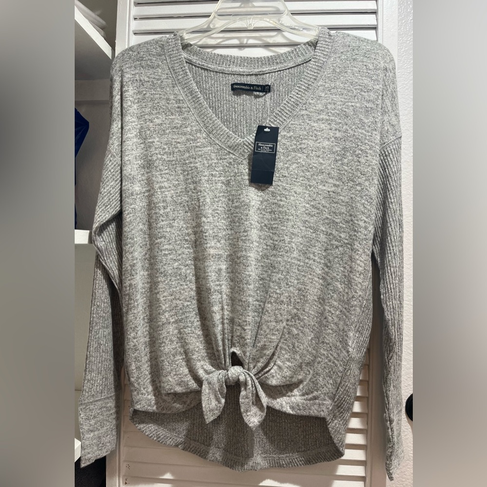 Abercrombie & Fitch Heather Gray V-Neck Tie-Front Sweater